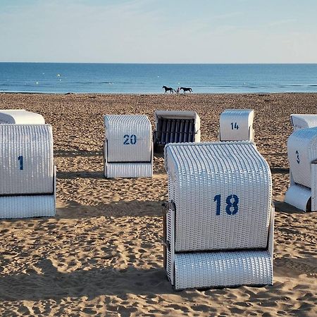 Studio Avec Terrasse, Parking Prive Et Acces Direct A La Plage - Fr-1-465-86 Merville-Franceville-Plage Extérieur photo