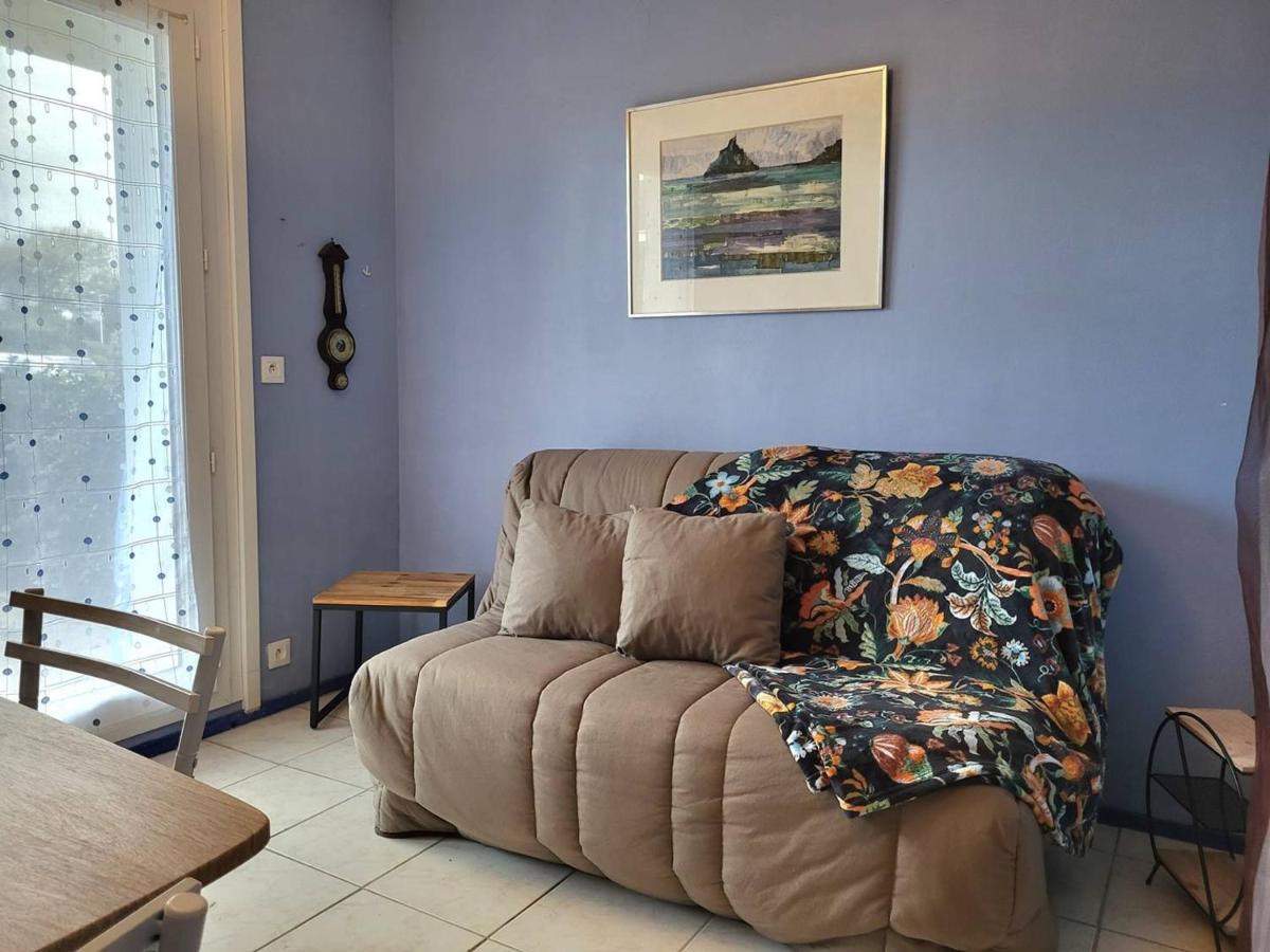 Studio Avec Terrasse, Parking Prive Et Acces Direct A La Plage - Fr-1-465-86 Merville-Franceville-Plage Extérieur photo