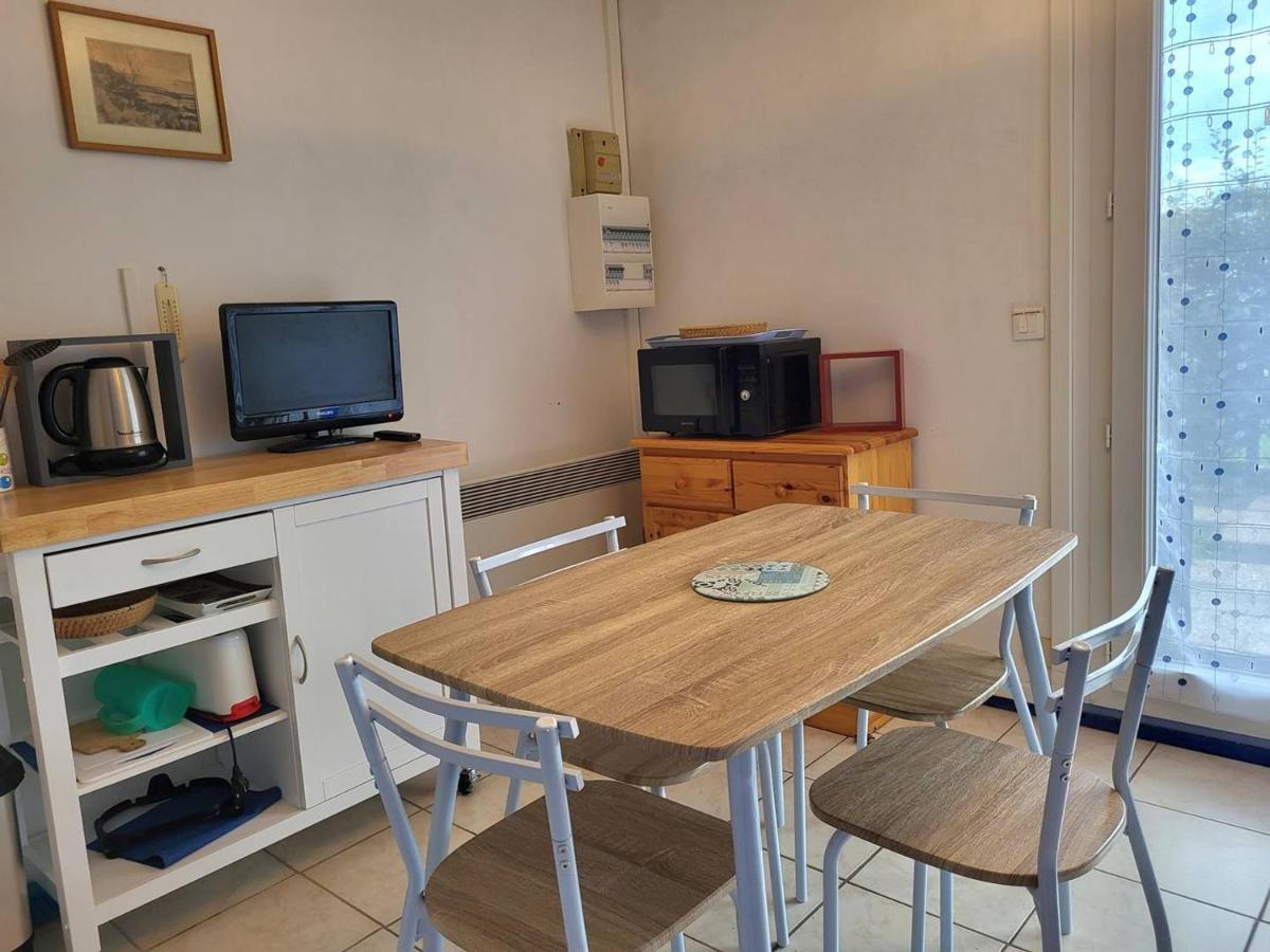 Studio Avec Terrasse, Parking Prive Et Acces Direct A La Plage - Fr-1-465-86 Merville-Franceville-Plage Extérieur photo