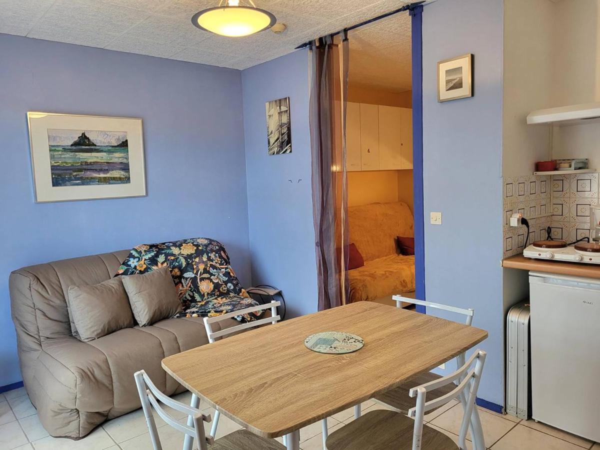 Studio Avec Terrasse, Parking Prive Et Acces Direct A La Plage - Fr-1-465-86 Merville-Franceville-Plage Extérieur photo