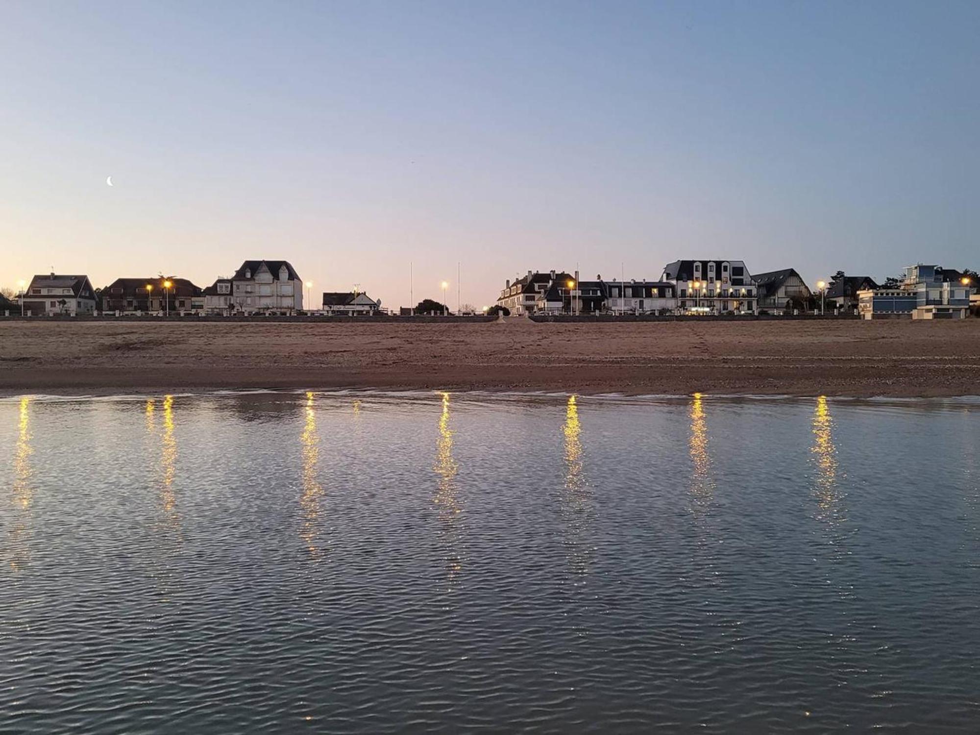 Studio Avec Terrasse, Parking Prive Et Acces Direct A La Plage - Fr-1-465-86 Merville-Franceville-Plage Extérieur photo